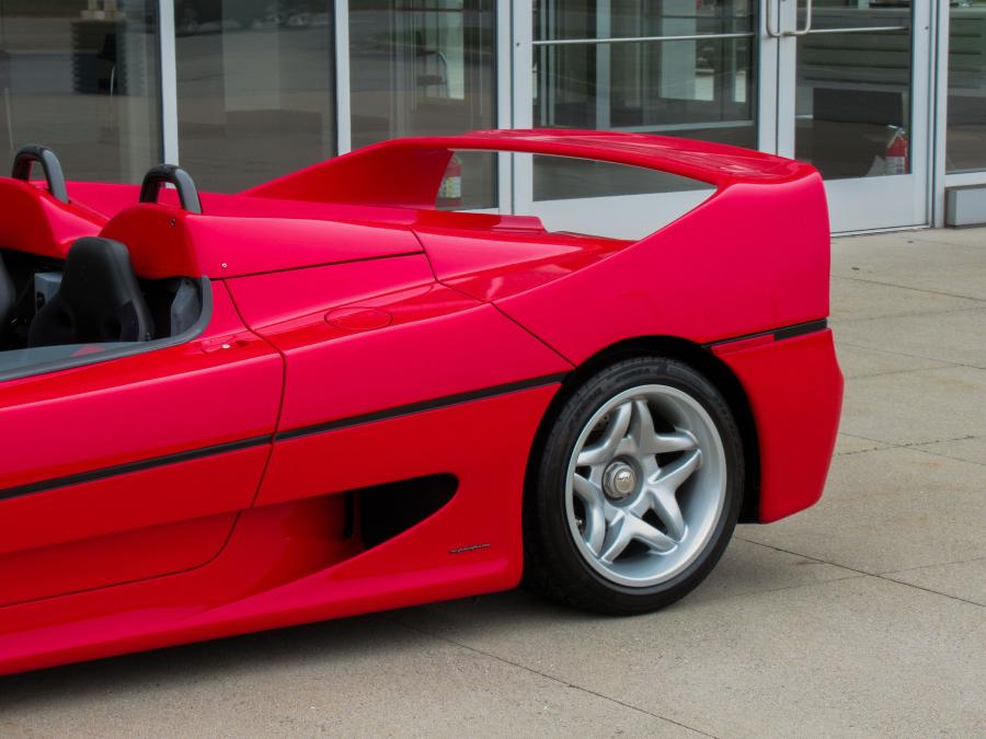 Детали экстерьера Ferrari F50 1995 года  (фото 12 из 60)